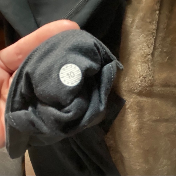 Lululemon pushing limits leggings - Picture 12 of 12